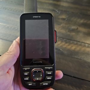 Garmin GPSMAP 66i hand held and satellite communicater